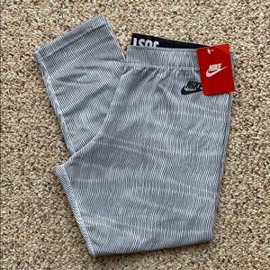Nike Striped Capri Pant Sz L
